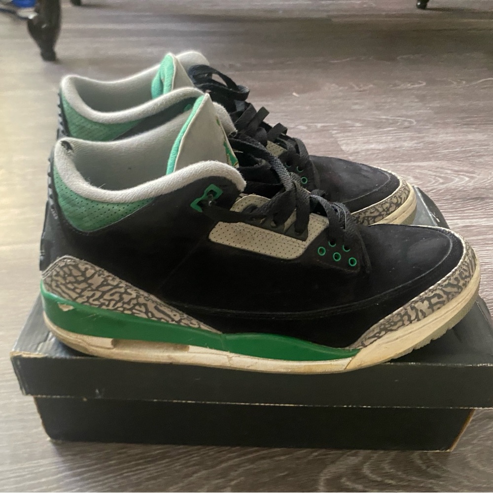 Air Jordan 3 Men’s Retro pine green sneakers size 12